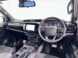 運転席まわりです。 各操作スイッチは使いやすい位置に配置されてます。
