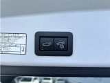 後ろが狭くてもサッと積める。途中で止められる安心のバックドア。後ろの駐車スペースが狭い時に重宝しますよ♪