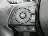 ステアリングには、オーディオコントロールスイッチが付いて手元で操作ができます。