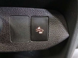 車両が前方の障害物や車両を感知するためにカメラやレーダーを利用し、衝突の危険がある場合にはドライバーに警告を出したり、自動的にブレーキを作動させる機能を備えています