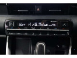 運転席と助手席、それぞれ温度調節ができ、オールシーズン快適なオートエアコンとなっております!
