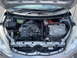 エンジンルームの画像です。店舗にて現車の確認もいただけますので、お電話で在庫のご確認の上是非ご来店くださいませ!!!ワクワクするクルマ選びをご提案します!