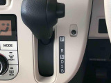 握りやすい位置のシフトレバー。