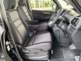 運転のしやすさや、乗り降りにも配慮した運転席