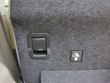 荷室からリアシート動かす事ができるので便利!!