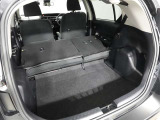 左右のリヤシートを倒せば、大きな荷物ものせれますね♪