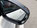 ブラインドスポットモニター付きですので死角に車両がいるとオレンジに光って知らせてくれます。