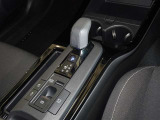 電動パーキングブレーキ・ブレーキホールドを装備してます。ホールド機能は信号待ちが多い一般道で疲労軽減になり、大好評です!