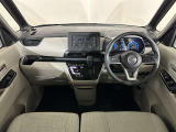 室内が明るく、運転がしやすいナチュラルベージュ内装となっております。