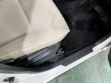 痛みの出やすい運転席シートの角、フロアマット、座面、ともに良好です
