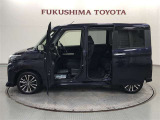 【まるごとクリーニング】シートを取り外し、車内を徹底洗浄。隅々まで丁寧に仕上げています。