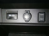 【電源コンセント】非常時やキャンプなどに役立つAC100V/100Wコンセント付きです。