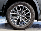 【BMWアロイホイル】軽量かつ強度に拘ったアロイホイル。走行性能ポテンシャルを引き出す設計。車の足元を引き締めてくれる大きなポイントはアロイホイルです。