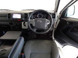 視界良好、操作しやすい運転席です。