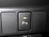 コーナーセンサーを車の前後に装備。障害物までの距離に応じて警告音を変えてお知らせ。縦列駐車時や駐車場・車庫などでの取り回しをサポートします。詳細は販売店スタッフまでおたずねください。