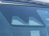 【プリクラッシュセーフティ】前方の車両等を検知し、衝突しそうな時は警報で注意を促し、ブレーキを踏む力をサポート。ブレーキを踏めなかった場合は衝突被害軽減ブレーキが作動、衝突回避をサポートします。