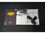 保証書・記録簿・取扱説明書と揃っていいます。キーの電池は新品にお取替えしてから納車させて頂きます。