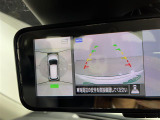 【アラウンドビューモニター】まるでクルマを真上から見下ろしたかのような視点で駐車をサポートします!クルマの斜め後ろや真横など、前後左右の4つのカメラの映像が合成されて、モニターに映し出されます。