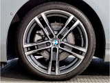 【BMWアロイホイル】軽量かつ強度に拘ったアロイホイル。走行性能ポテンシャルを引き出す設計。車の足元を引き締めてくれる大きなポイントはアロイホイルです。