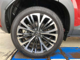 純正アルミホイール。215/50R18
