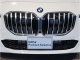 BMW代表的な特徴のキドニーグリル。BMWのすべてのモデルに採用され、BMWらしさを強調しております。