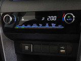 車内を快適に、オートエアコンを装備しています。