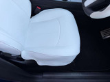 運転席・シワやへたり・汚れなど無く綺麗な状態です。