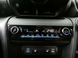 オートエアコンは、常にお好みの温度に調整ができ車内を快適な空間に保ってくれます。