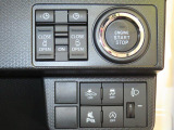 ブレーキ制御付ペダル踏み間違い急発進抑制・衝突回避支援ブレーキ付。踏み間違いを判定し前後方の急発進を抑制・ブレーキ制御。前方の車両と歩行者に衝突の危険がある時、緊急ブレーキで減速アシスト。詳細は店舗で