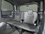 便利な5:5分割可倒式シートです。収納と乗車人数のバランスに優れています♪荷物の大きさに応じたラゲージスペースをフレキシブルに作り出せるので、シーンに応じた使い方ができます♪