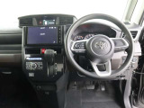 足元広々な運転席