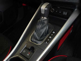 電動パーキングブレーキ・ブレーキホールドを装備してます。ホールド機能は信号待ちが多い一般道で疲労軽減になり、大好評です!