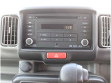 純正CD一体 AM/FM電子チューナーラジオを装備しております♪