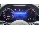 高いレベルの知性を備えたメルセデスの「インテリジェントドライブ」は、ドライバーの疲労を軽減し、安全かつ快適なドライブの一助となります。