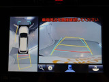 パノラミックビューモニター付きです。車両を上から見たような映像をディスプレイオーディオ画面に表示。運転席からの目視だけでは見にくい、車両周辺の状況をリアルタイムでしっかり確認できます。
