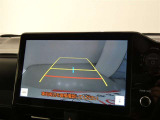 車庫入れや駐車で威力を発揮するのがバックモニター!ナビディスプレイに後ろの様子が映し出されるから安心です。