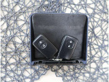 【スマートキー】キーをバッグやポケットに入れたままでもドアロックの開閉が出来るほか、エンジンキーを挿さなくてもエンジンスタートストップが出来ます。