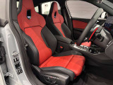 スポーツシートはサポートも良く長時間運転しても疲れません。