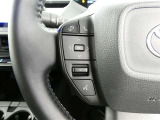 【ステアリングスイッチ】ステアリングから手を伸ばさなくても簡単にオーディオコントロールできますので、安全ですね。