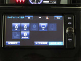 トヨタ純正7インチワイドSDナビ。フルセグTV・CD・DVD・ブルートゥース接続等さまざまなメディアに対応致します。