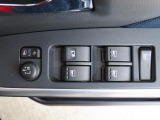 電動格納ミラーあり。駐車の時に便利です。パワーウインドウも付いてます。