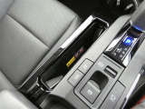 ワイヤレス充電機能で接続の手間いらず。対応スマートフォンなどをワイヤレスで充電可能です。