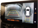 パノラミックビューモニター付きです。車両を上から見たような映像をディスプレイオーディオ画面に表示。運転席からの目視だけでは見にくい、車両周辺の状況をリアルタイムでしっかり確認できます。