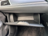 【グローブボックス】大容量のグローブボックスです!!車検証ケース他、日頃使う小物類の収納スペースもたくさんあります!