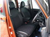 お車選びをお楽しみ頂けるよう、在庫車の展示スペースを十分に確保しております。