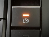 【電動パーキングブレーキ】パーキングブレーキを指先だけで操作可能です!力の弱い人にも安心してブレーキをかけていただけます!