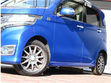 【車屋】として、長く車業界に従事した経験豊富なスタッフが多数在籍しております。
