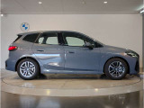 ご納車後も全国約200拠店のBMW正規ディーラーサービス工場にて保証対応いたします。お近くのBMW正規ディーラーをご案内の上、アフターメンテナンスをお受け頂けますので、安心してお乗りいただけます!!