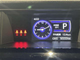 情報画面で外気温、航続可能距離などをひと目で確認できます。