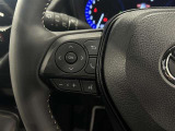 【ステアリングスイッチ】運転中に視線を前に向けたまま操作できます。